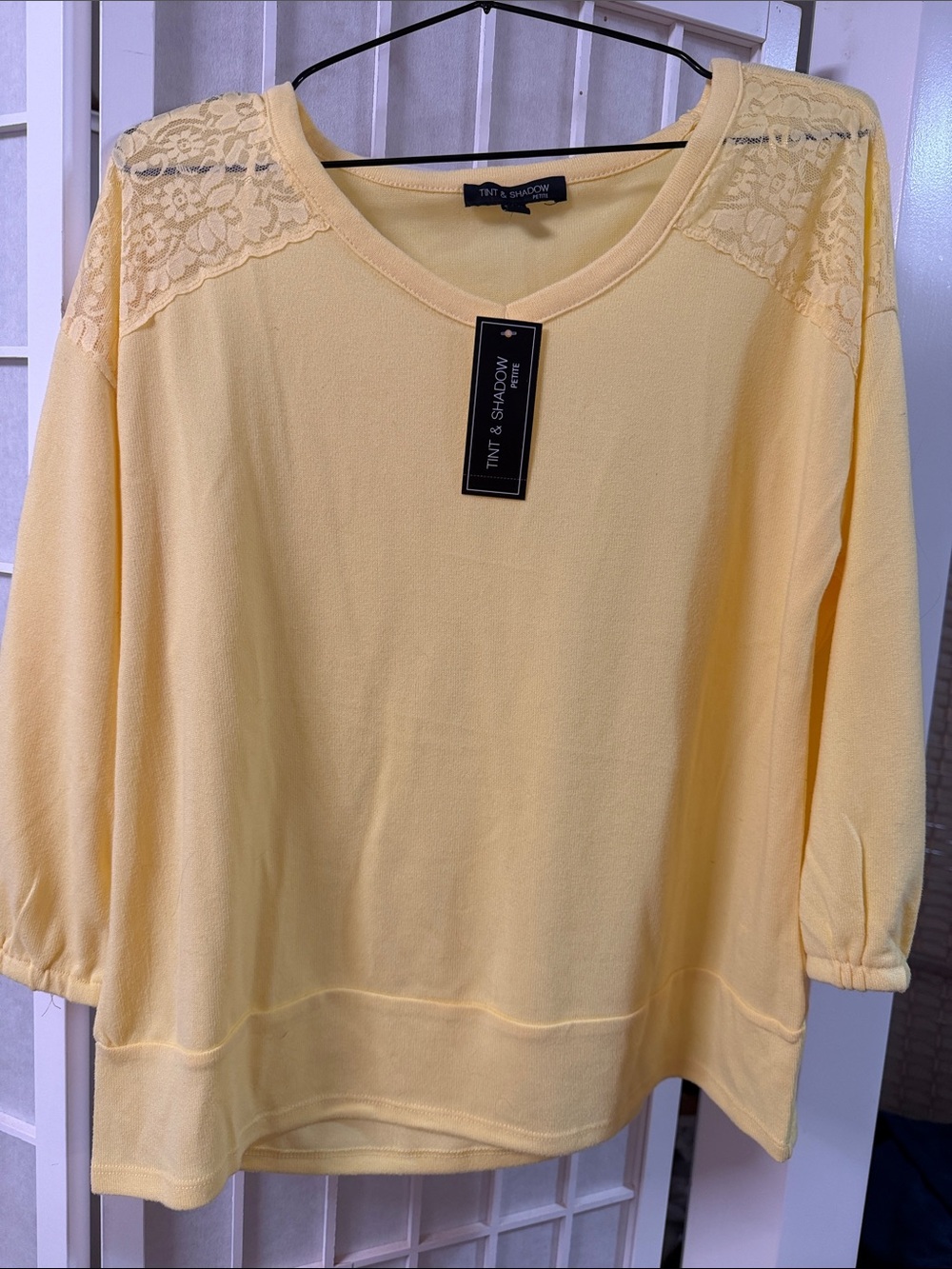 Tint & Shadow Women's Yellow Lace-Shoulder Pullover Top